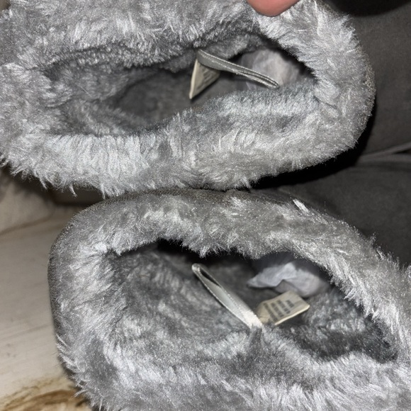 Aeropostale Gray Faux Suede Fur Lined Boots Warm Cozy Size 8 - Picture 9 of 11